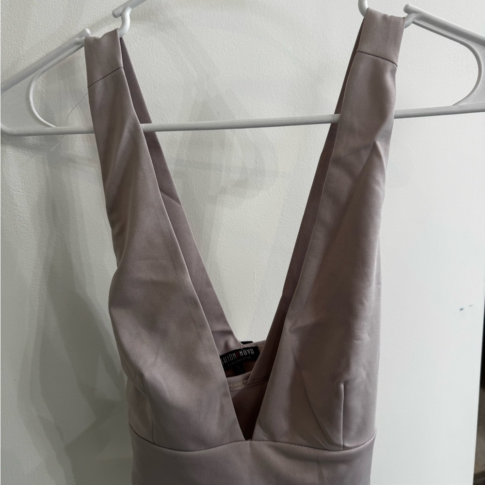 Fashion Nova Gray Plunge Neckline Sleeveless Crop Top